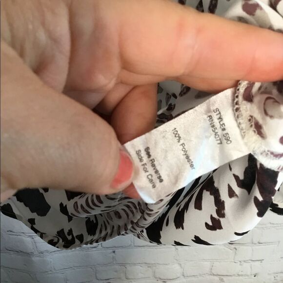 Cabi Faux Wrap Animal Print Top Blouse Tie Neck Full Sleeves Sz XS. - Picture 6 of 12